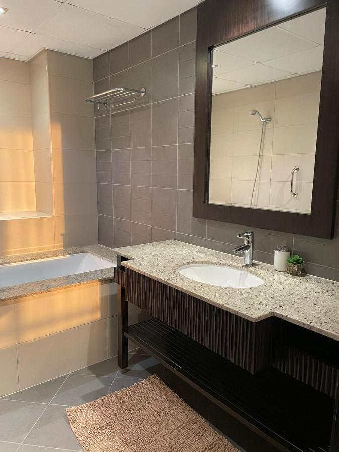 Anantara Hotel Apartment Palm Jumeirah Connected Anantara Hotel دبي المظهر الخارجي الصورة