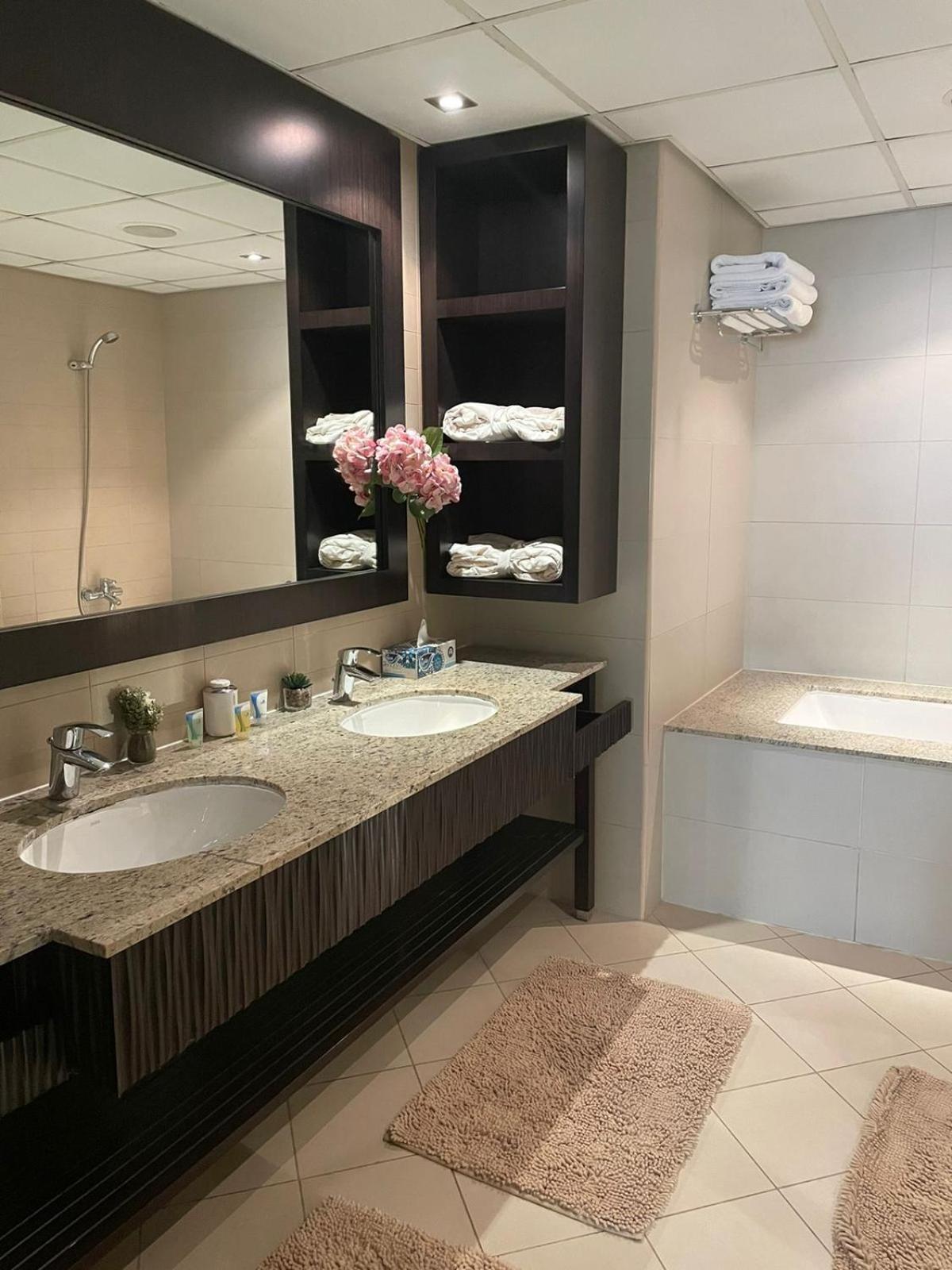 Anantara Hotel Apartment Palm Jumeirah Connected Anantara Hotel دبي المظهر الخارجي الصورة